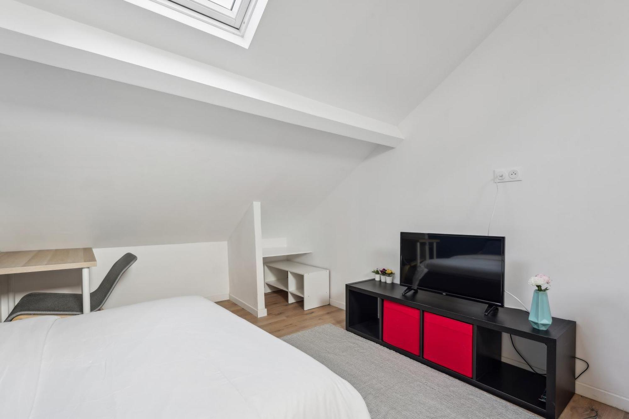 Budget Appart Avec Parking Au Centre-Ville Charleville-Mezieres Bagian luar foto